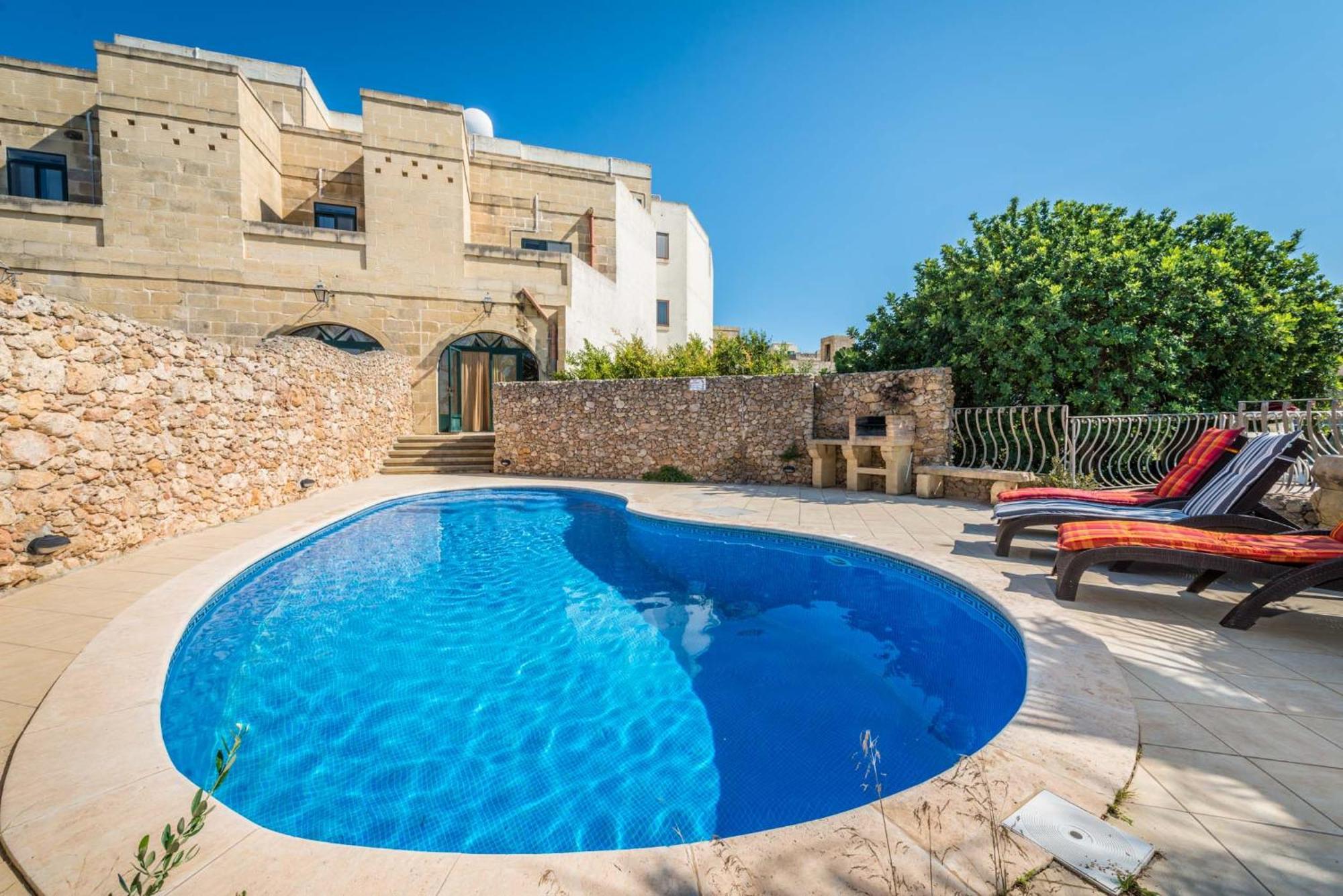 3 Bedroom With Private Pool And Views Holiday home Nadur